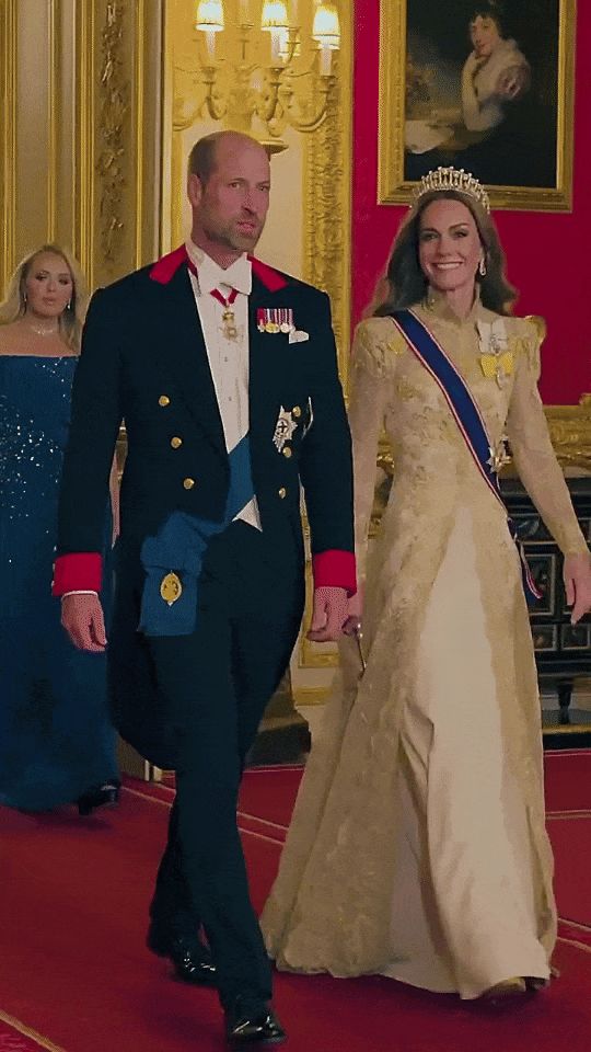 凯发k8国际娱乐官网首选梅拉尼娅和凯特罕见时尚对决一个穿成1